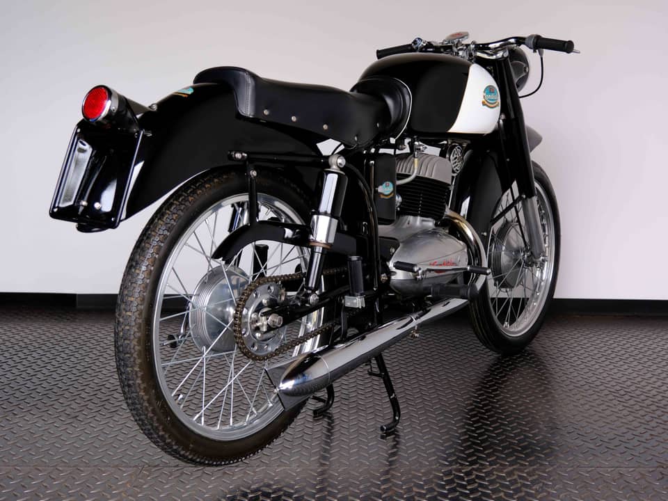 Image 60/68 of Mondial 160 Sport Lusso (1954)