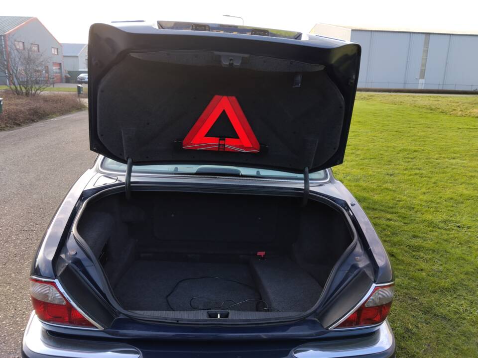 Image 35/71 of Daimler Super V8 (2000)