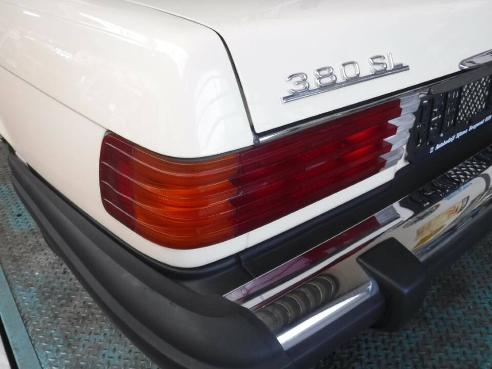 Imagen 22/50 de Mercedes-Benz 380 SL (1985)