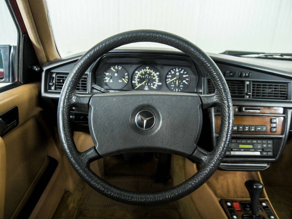 Bild 8/50 von Mercedes-Benz 190 D 2.2 (1984)