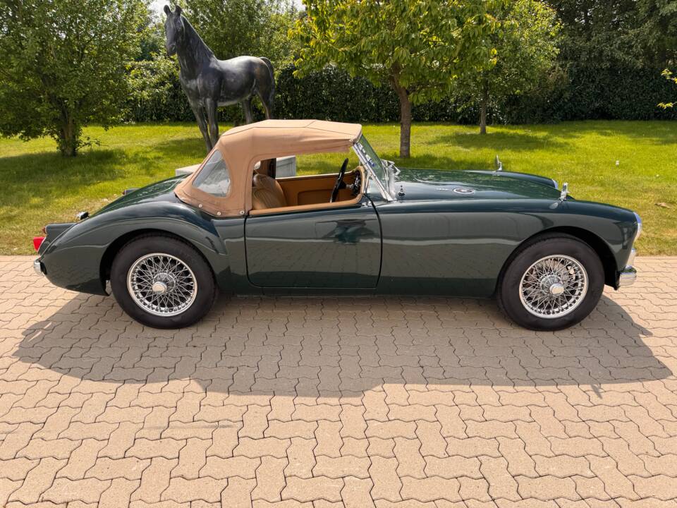 Image 9/79 of MG MGA 1600 (1961)