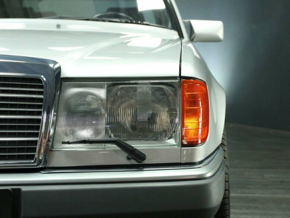 Bild 45/50 von Mercedes-Benz 300 E-24 (1992)