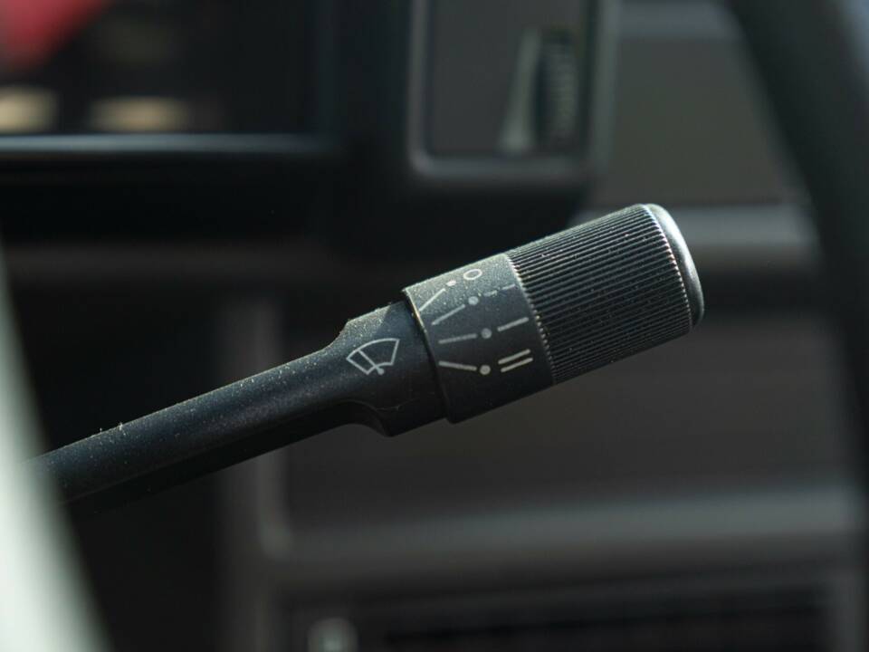 Image 31/47 of Alfa Romeo 75 1.6 (1991)