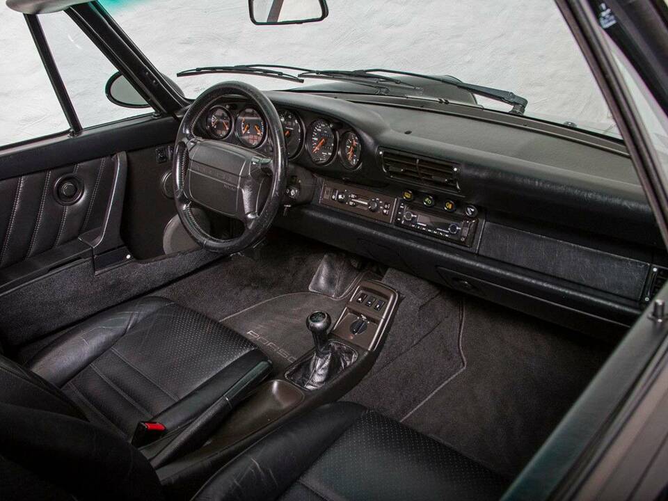 Bild 27/38 von Porsche 911 Carrera 2 (1992)