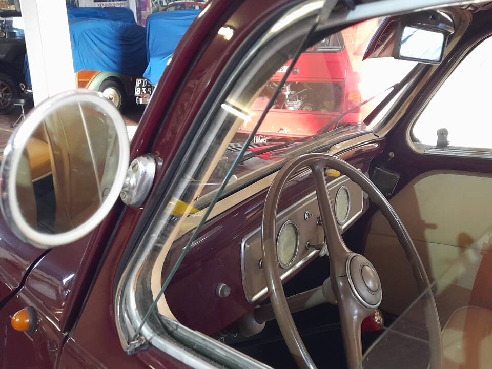 Image 10/40 of FIAT 500 C Giardiniera (1952)