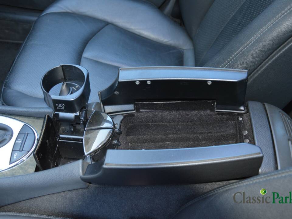 Image 42/50 of Mercedes-Benz E 500 T (2004)
