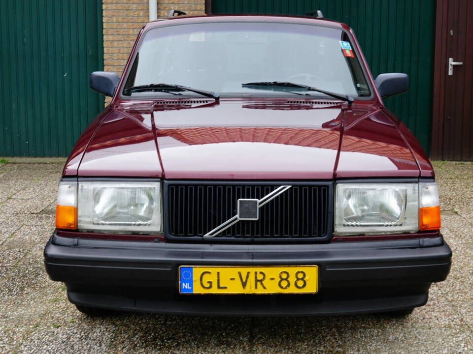 Image 2/6 of Volvo 240 Polar (1993)