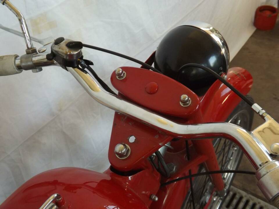 Image 24/44 of Moto Guzzi Cardellino 75 (1957)