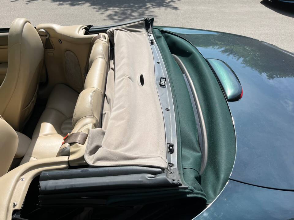 Image 7/13 of Jaguar XKR (1999)