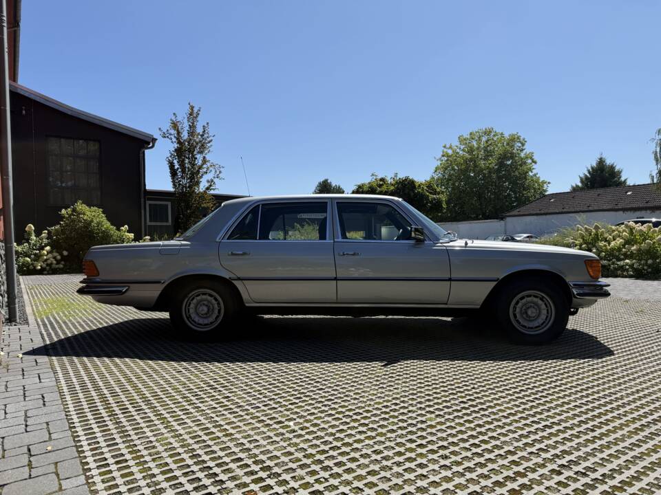 Imagen 11/42 de Mercedes-Benz 450 SEL 6,9 (1975)