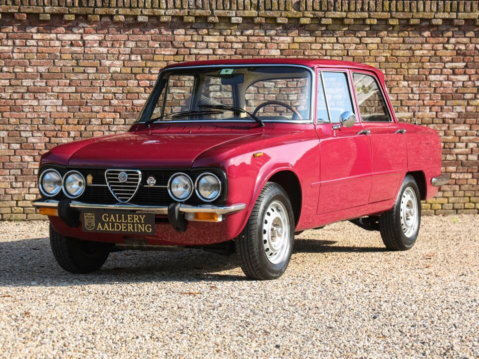 Image 9/50 of Alfa Romeo Giulia Nuova Super 1300 (1975)