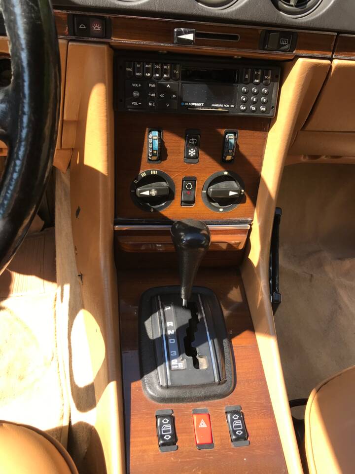 Image 33/53 de Mercedes-Benz 380 SL (1988)