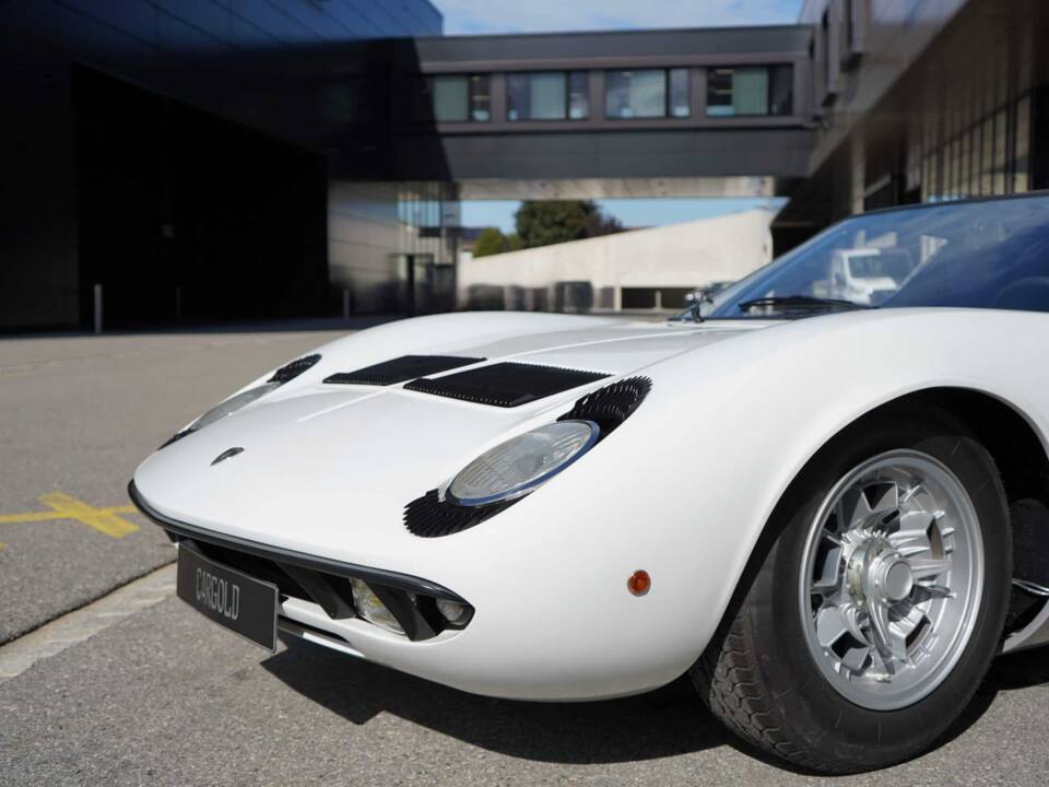 Afbeelding 24/74 van Lamborghini Miura P 400 (1968)