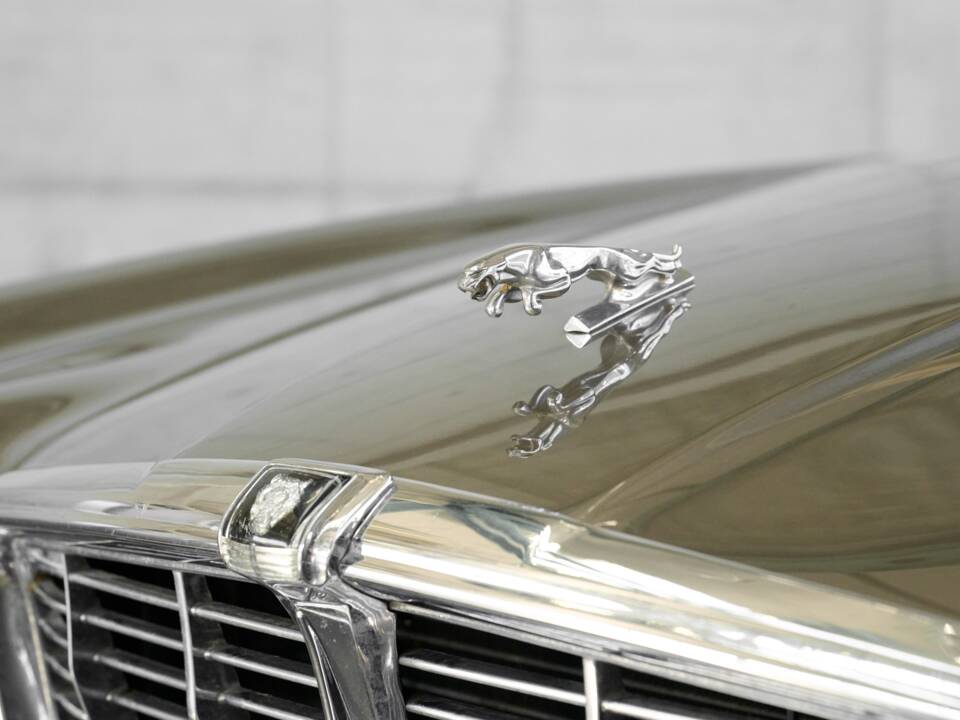 Bild 6/50 von Jaguar XJ 6 L 4.2 (1975)