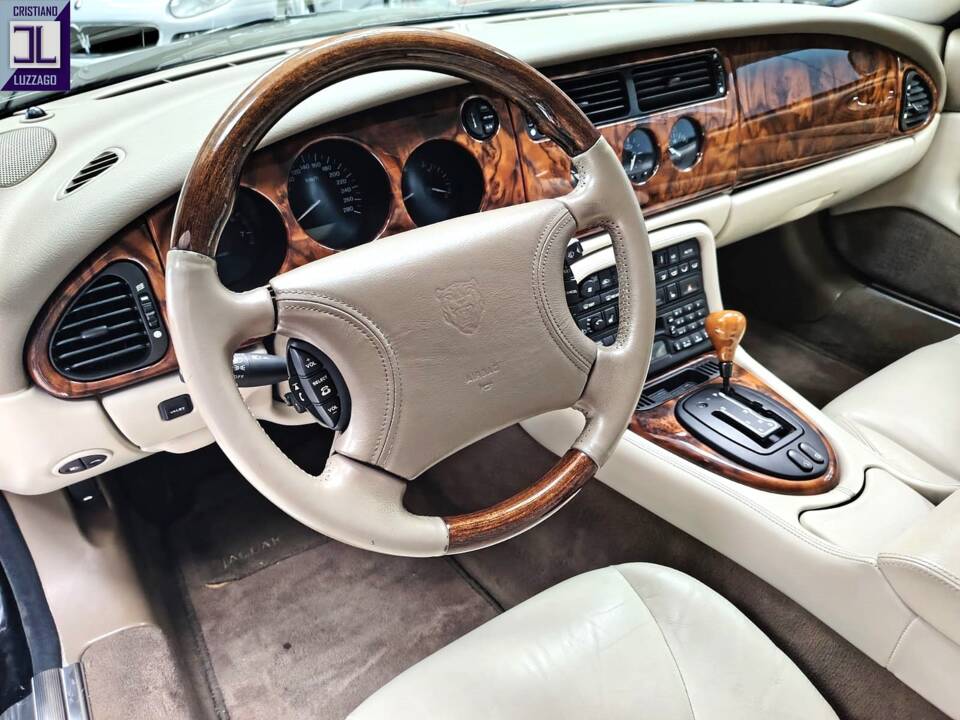 Bild 26/65 von Jaguar XKR (1998)