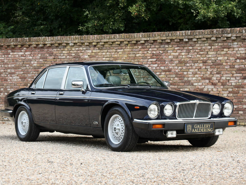 Imagen 19/50 de Jaguar XJ 12 (1985)