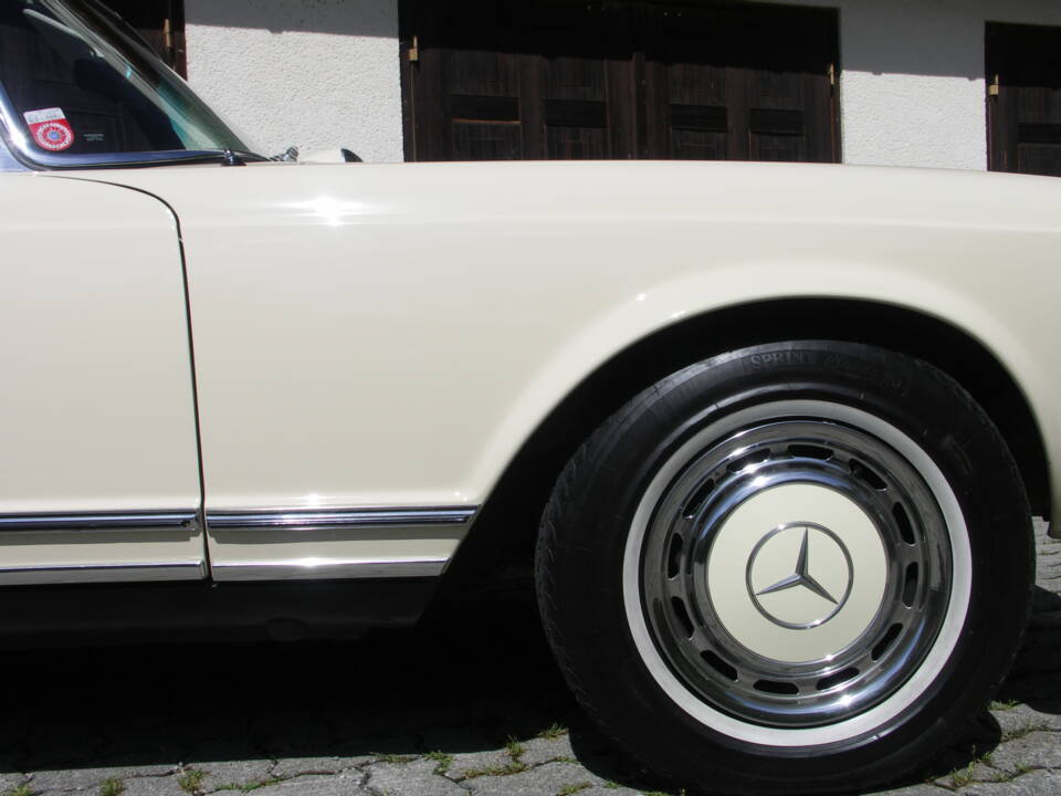 Image 33/40 of Mercedes-Benz 280 SL (1969)