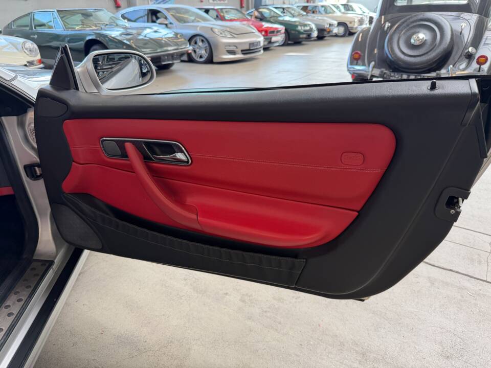 Image 25/51 of Mercedes-Benz SLK 230 Kompressor (1997)