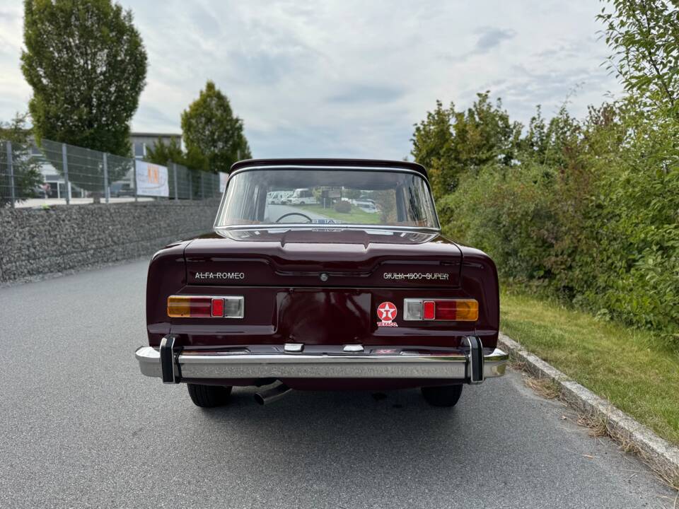 Image 7/24 of Alfa Romeo Giulia 1300 Super (1972)