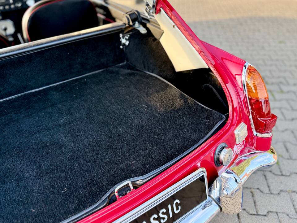 Bild 15/21 von MG MGC GT (1968)