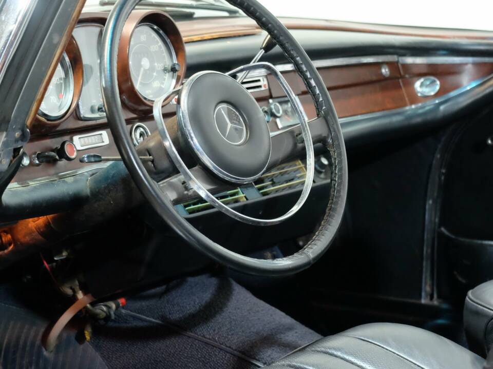 Bild 5/18 von Mercedes-Benz 220 SE b (1963)