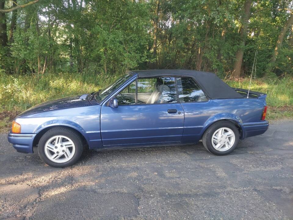 Bild 7/8 von Ford Escort 1.6 Cabrio (1988)
