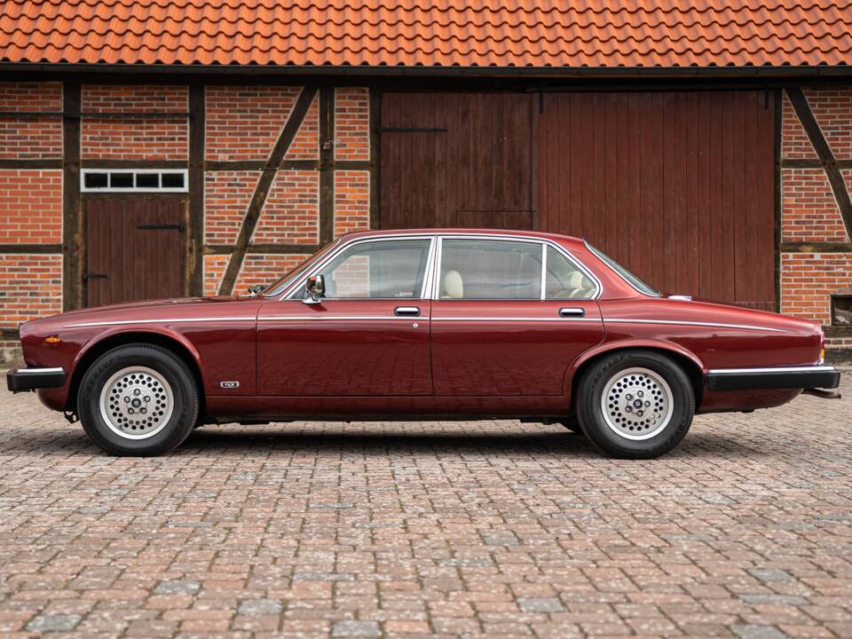 Bild 11/46 von Jaguar XJ 12 (1991)
