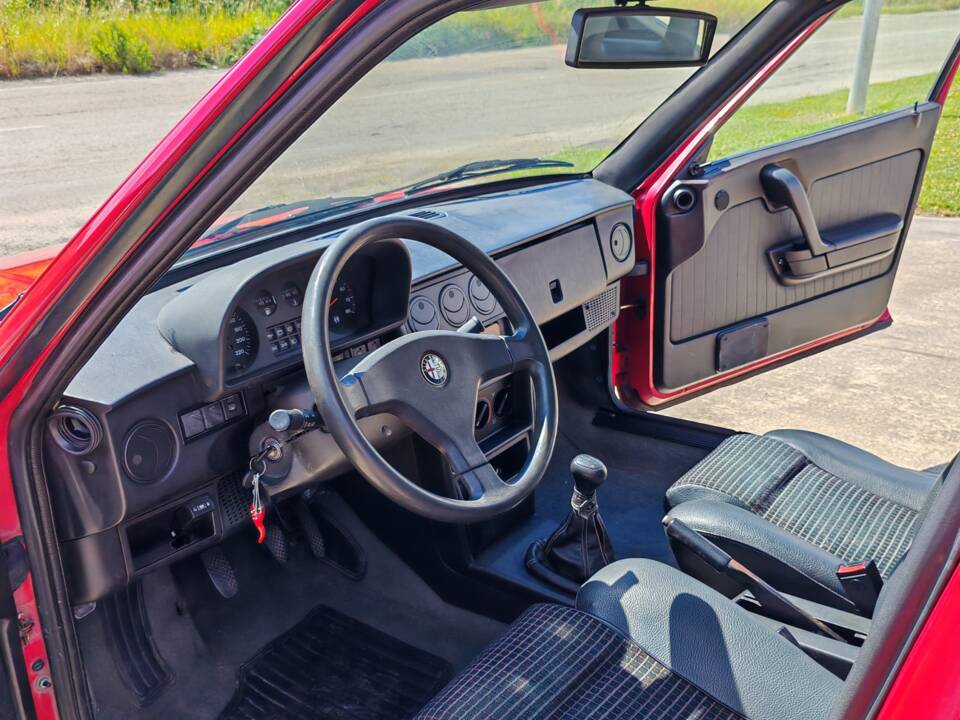 Bild 28/31 von Alfa Romeo 33 - 1.3 S (1989)