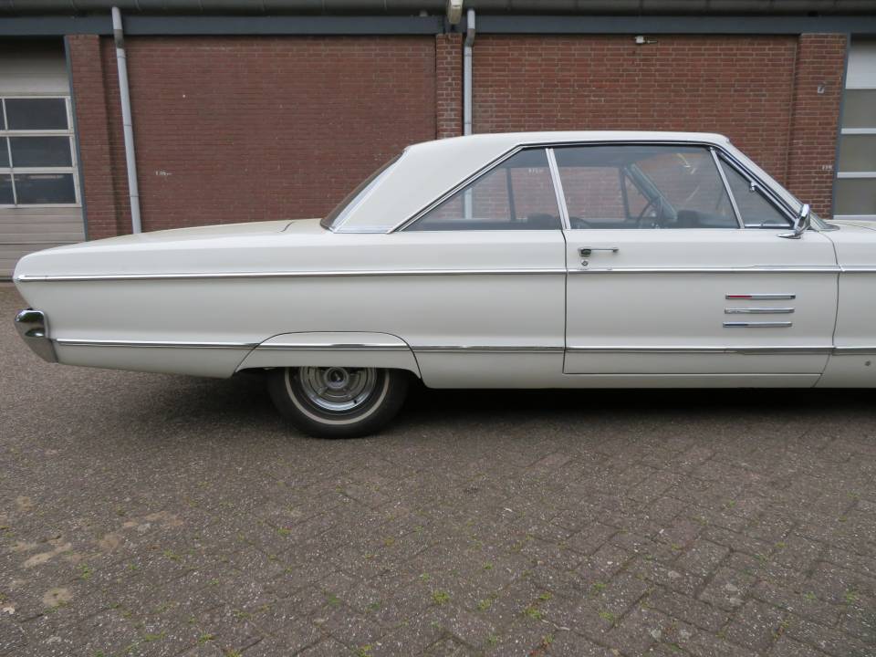 Image 5/26 of Plymouth Sport Fury (1966)