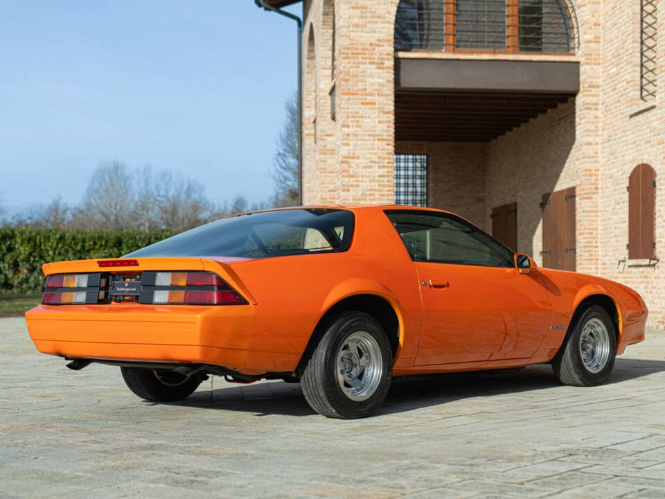 Image 6/50 of Chevrolet Camaro Z28 (1992)