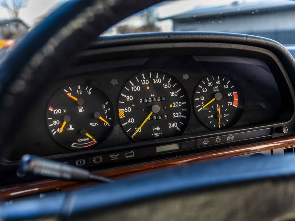 Image 20/175 of Mercedes-Benz 420 SE (1986)