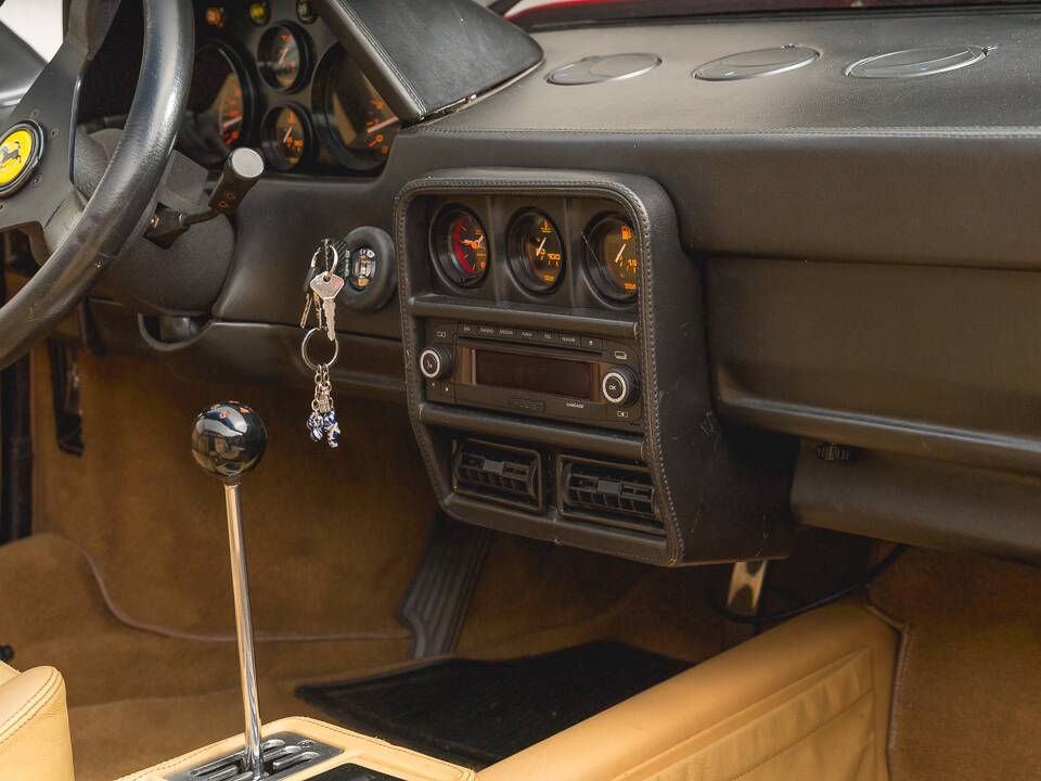 Bild 27/43 von Ferrari 328 GTS (1985)