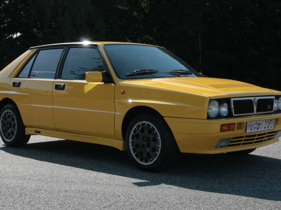 Image 7/84 of Lancia Delta HF Integrale (1991)