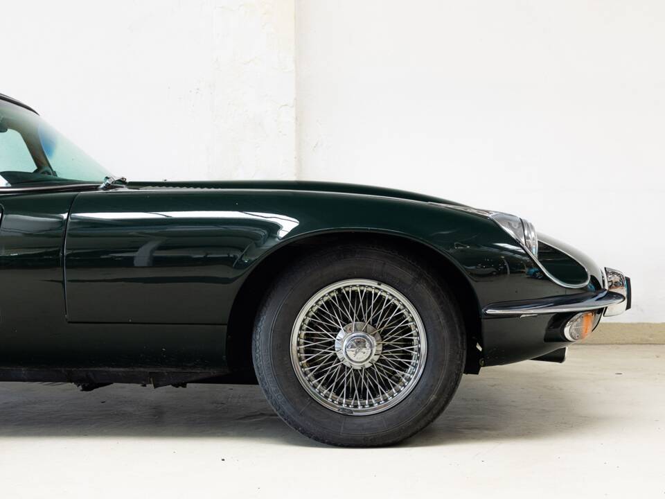 Image 17/26 de Jaguar Type E V12 (2+2) (1971)