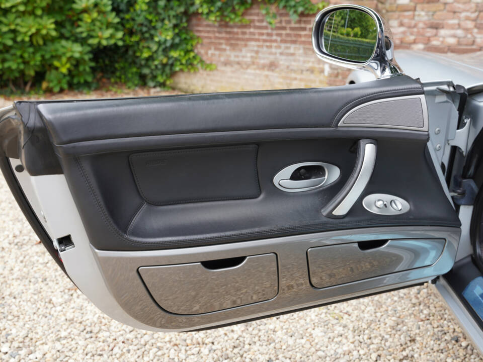Image 21/50 of BMW Z8 (2000)