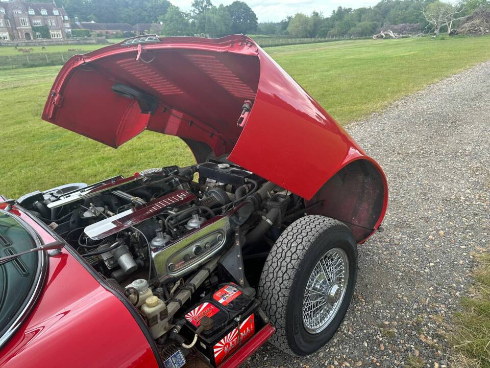 Image 22/49 of Jaguar E-Type V12 (1973)