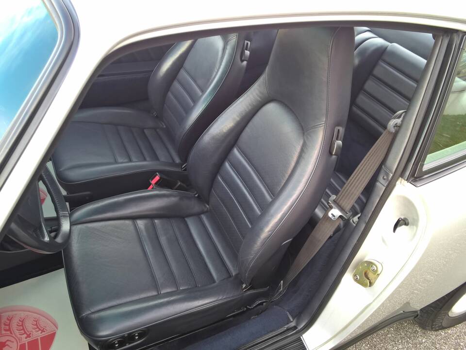 Imagen 23/24 de Porsche 911 Carrera 3.2 (1988)