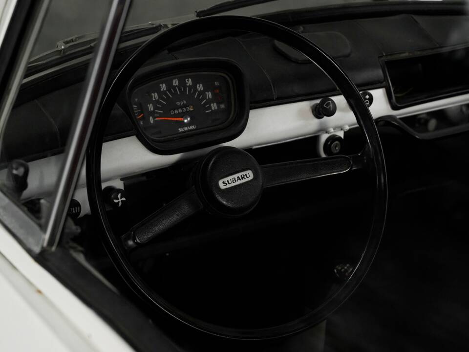 Image 18/48 of Subaru 360 (1970)