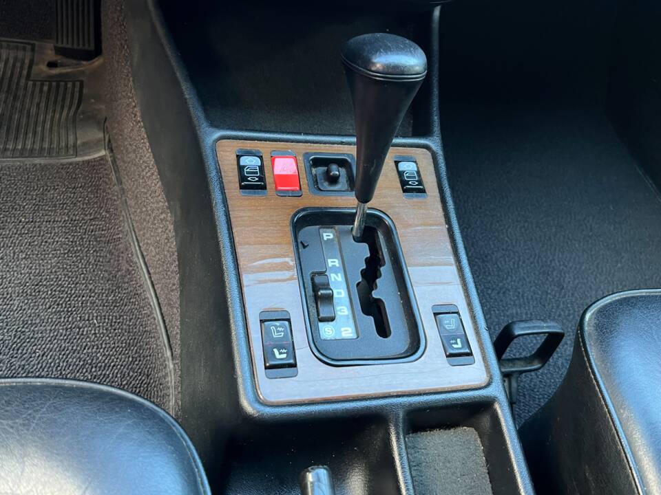 Image 25/89 de Mercedes-Benz 190 E 2.6 (1988)