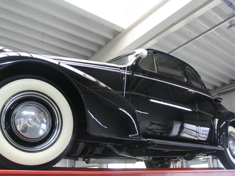 Image 7/50 of Oldsmobile F-Series Business Coupe (1938)