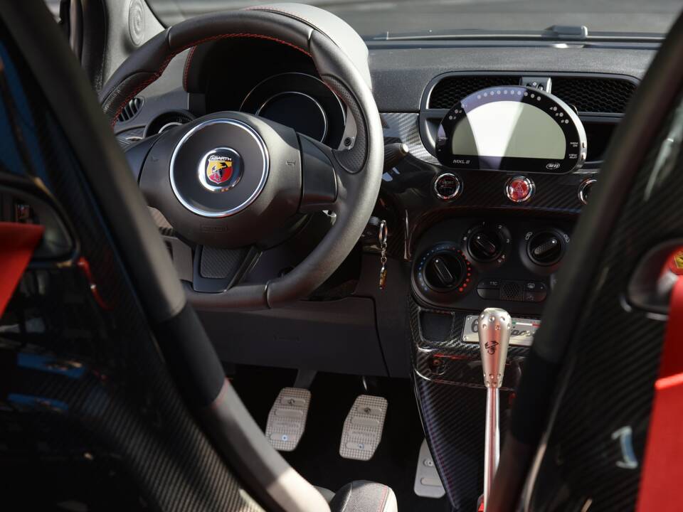 Image 3/21 of Abarth 695 Biposto (2016)