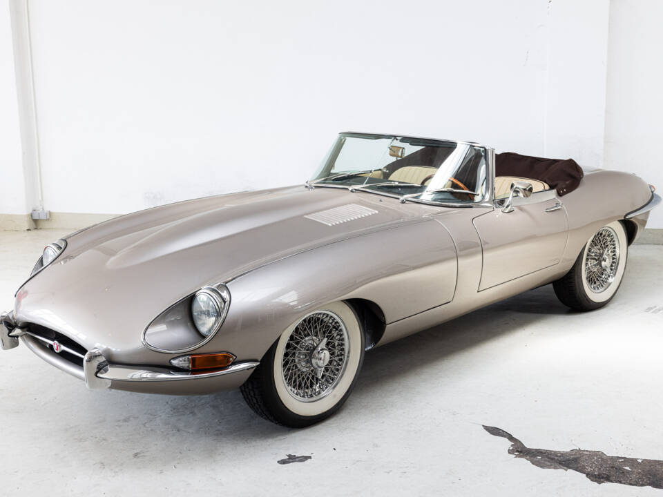 Image 31/37 de Jaguar E-Type (1968)