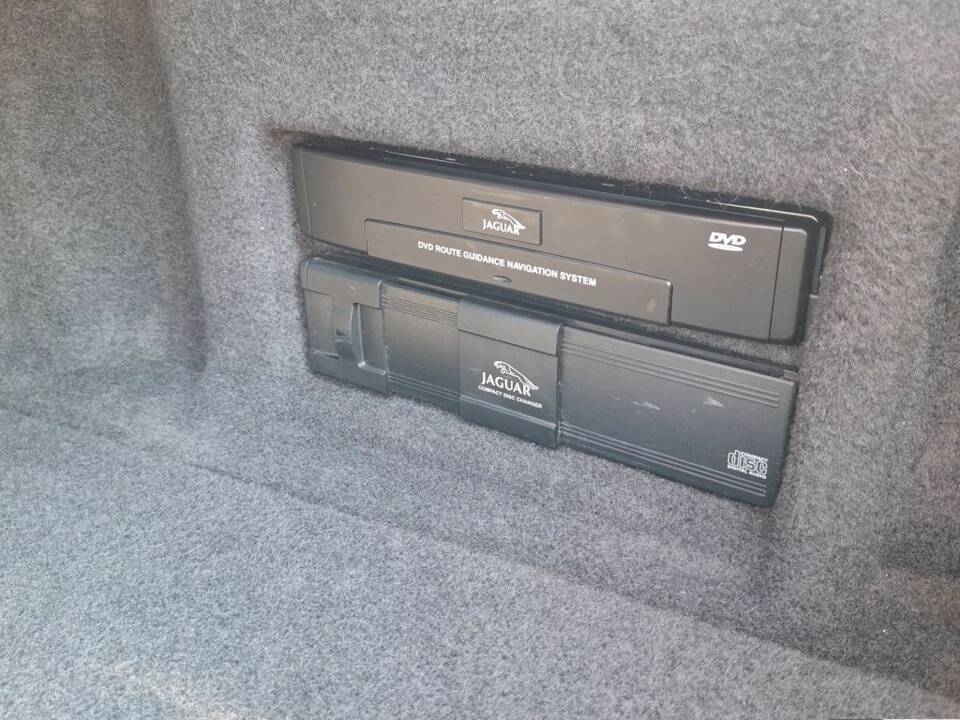 Image 20/23 of Jaguar XK8 4.2 (2005)