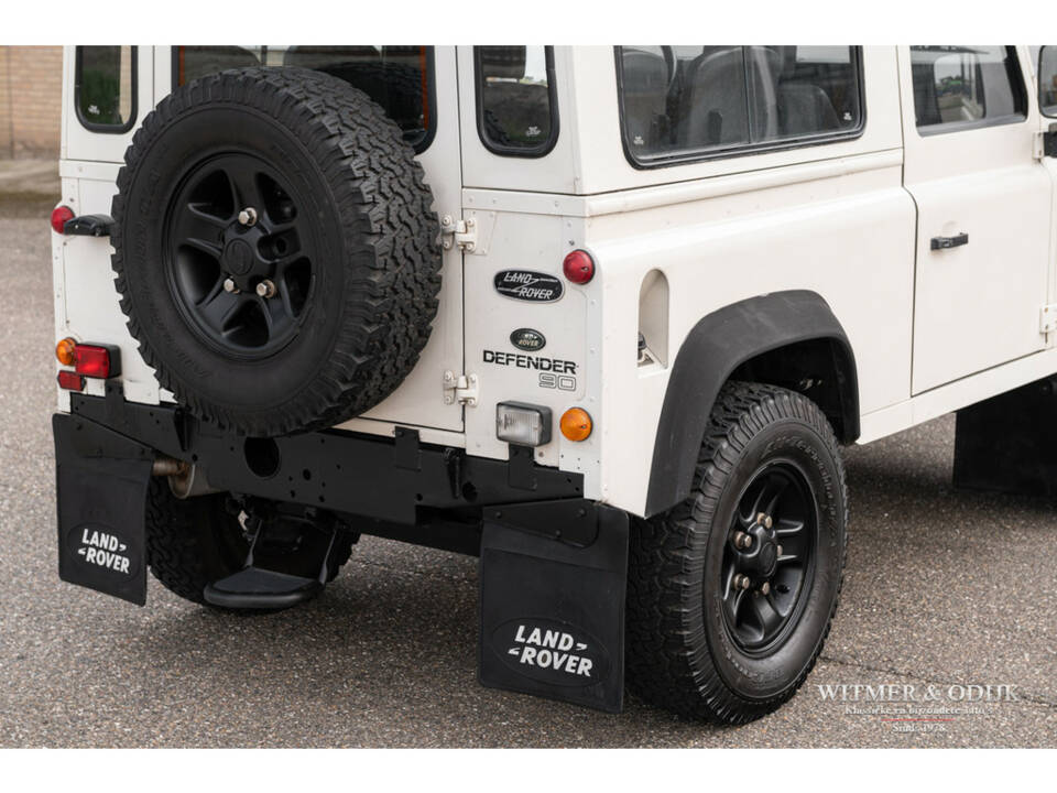 Immagine 6/22 di Land Rover Defender 90 (1995)