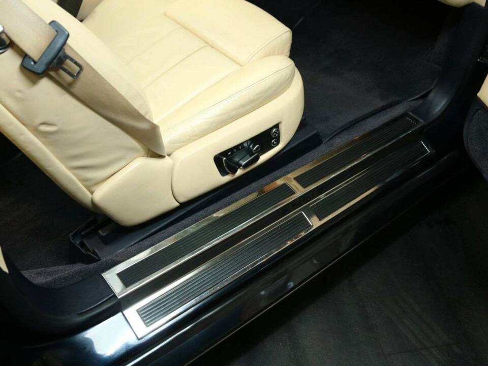 Image 30/49 de Bentley Azure (2006)