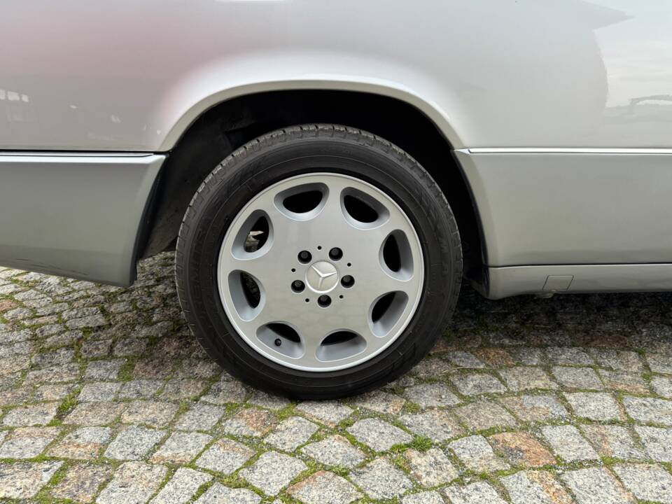 Imagen 95/100 de Mercedes-Benz 300 CE (1992)