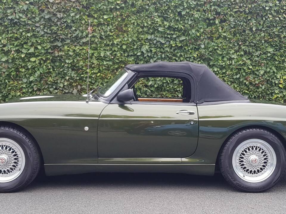 Bild 10/12 von MG RV8 (1995)