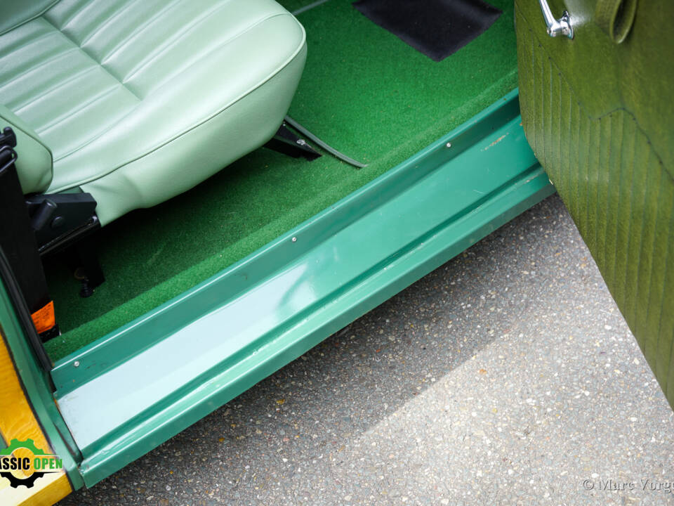 Image 33/43 of Morris Minor 1000 Traveller (1965)