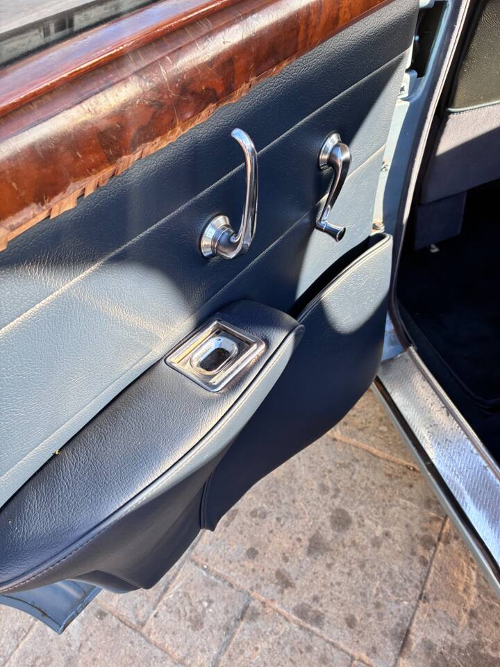 Image 3/38 of Jaguar Mk II 2.4 (1968)