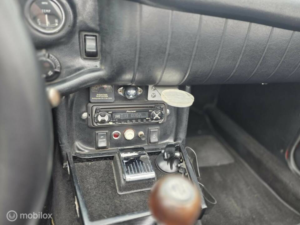 Image 22/44 of MG MGC (1969)